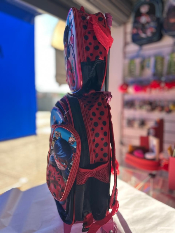 KIT MOCHILA DE RODINHA + LANCHEIRA + ESTOJO - LADYBUG - Image 2