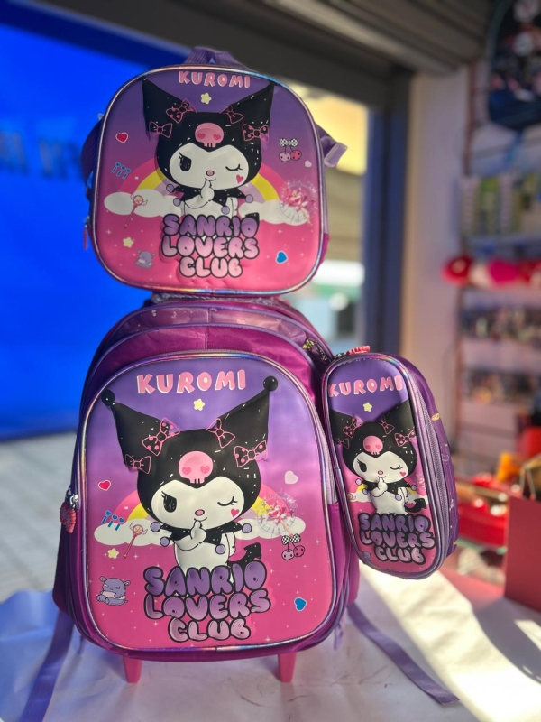 KIT MOCHILA DE RODINHA + LANCHEIRA + ESTOJO - KUROMI