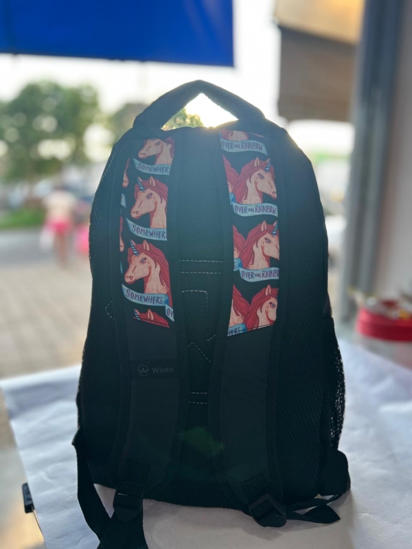 Mochila de costas reforçada - UNICÓRNEO NA COR PRETA - Image 3