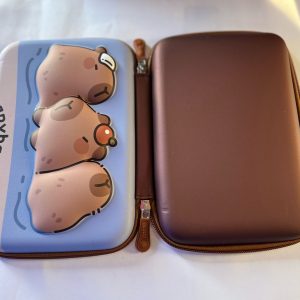 ESTOJO ESCOLAR COM DIVISÓRIA - PERSONAGENS CAPIVARA