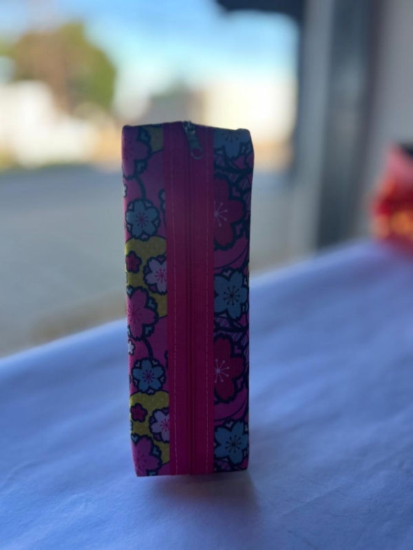 Estojo escolar simples 1 zíper- ESTAMPA FLOR - ROSA